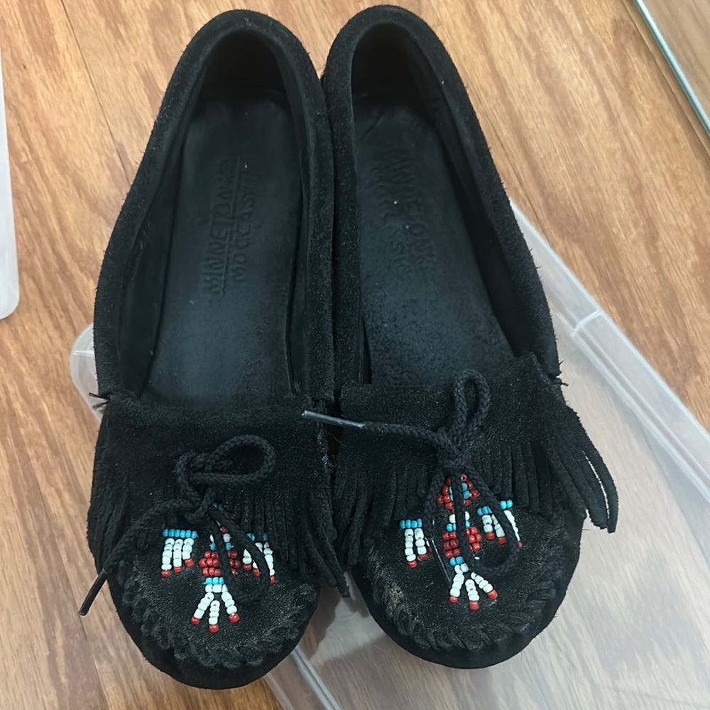 Black Beaded MINNETONKA thunderbird Moccasins with Fringe
